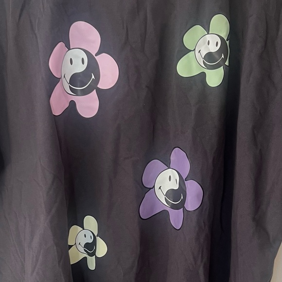 NWOT BSR Smiley By Samii Ryan Good Vibes Oversized Tee in Charcoal size M - Picture 3 of 7